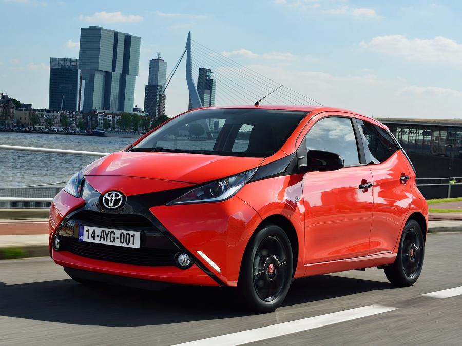  Toyota Aygo x-cite 5-Door 2014 года  (фото 26 из 30)